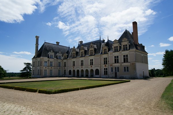 A château behind its lawns — Loire Valley, France