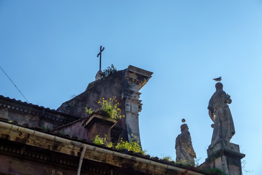 a couple of statues on top of a building