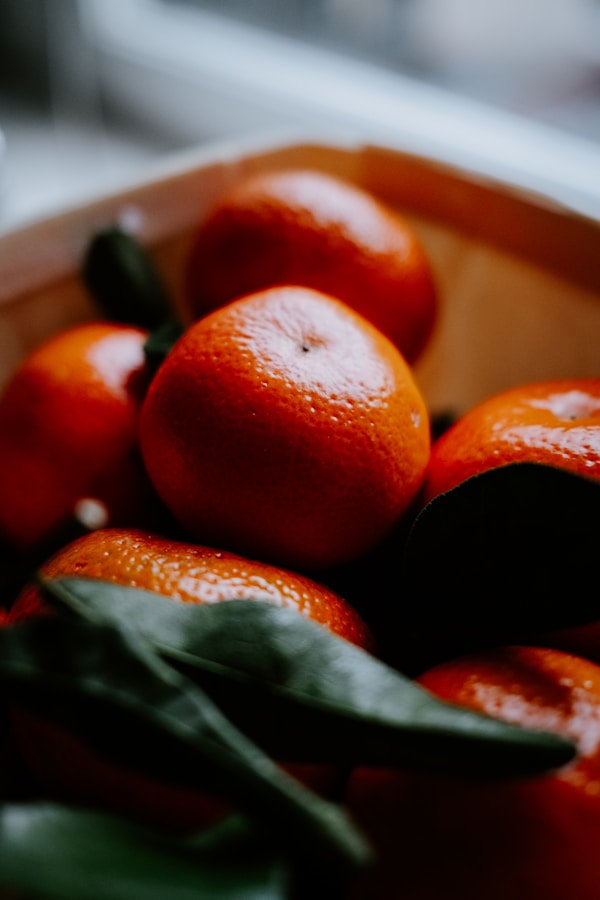 A close up of a bowl of oranges