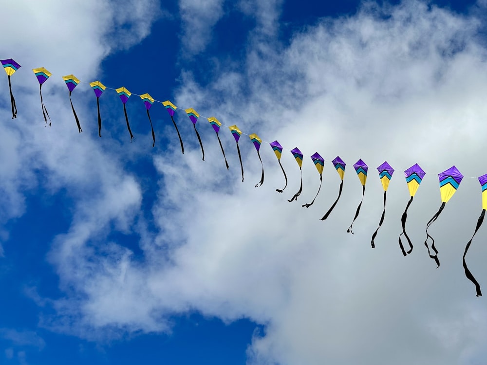 a long line of kites flying in the sky