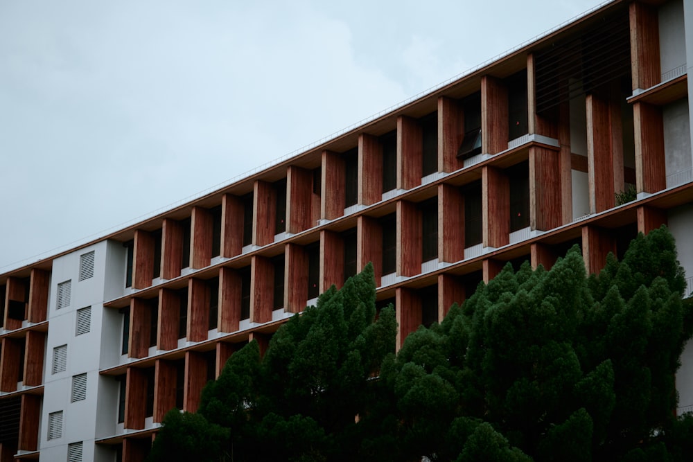 a tall building with a bunch of windows on it