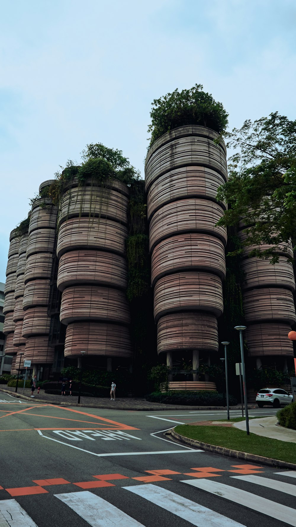 a large building with a bunch of plants on top of it