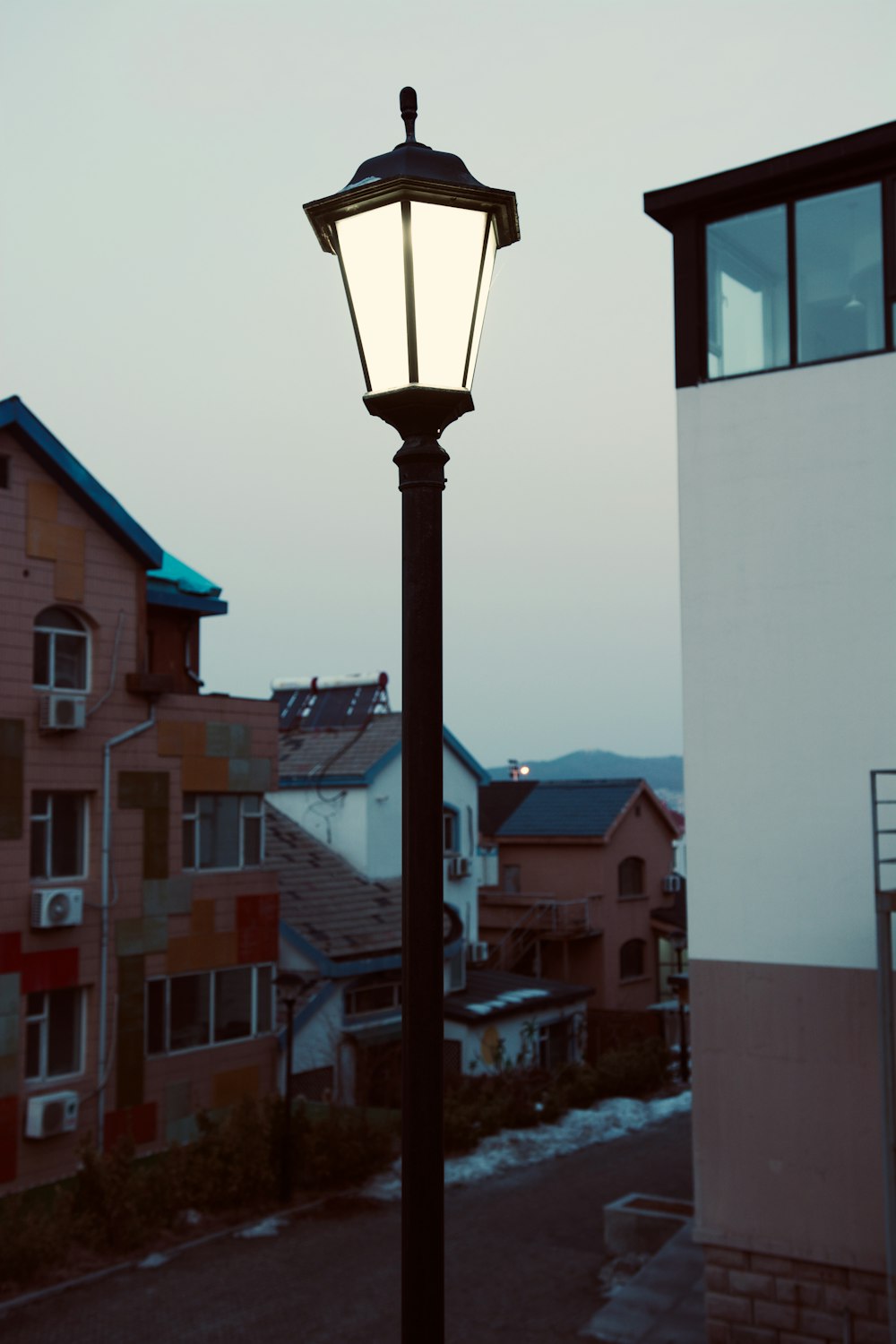 a street light in front of a row of houses