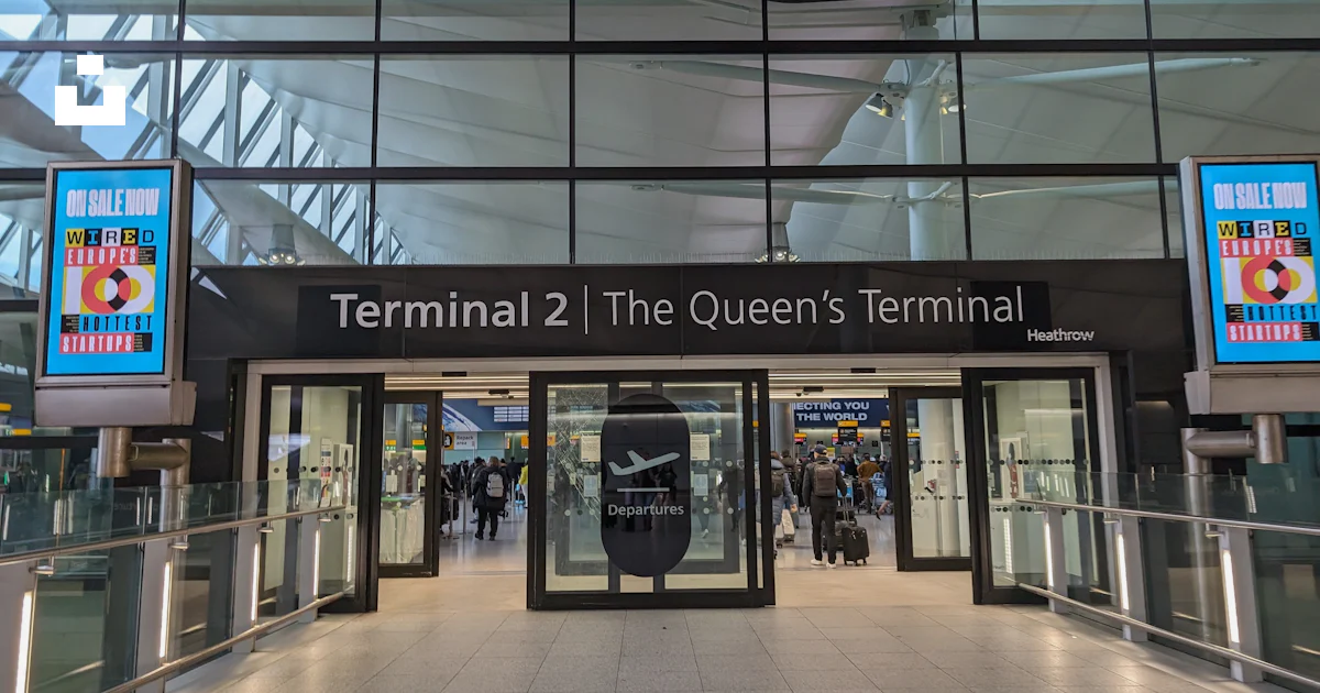 The entrance to terminal 2 of the queens terminal photo – Free Heathrow ...