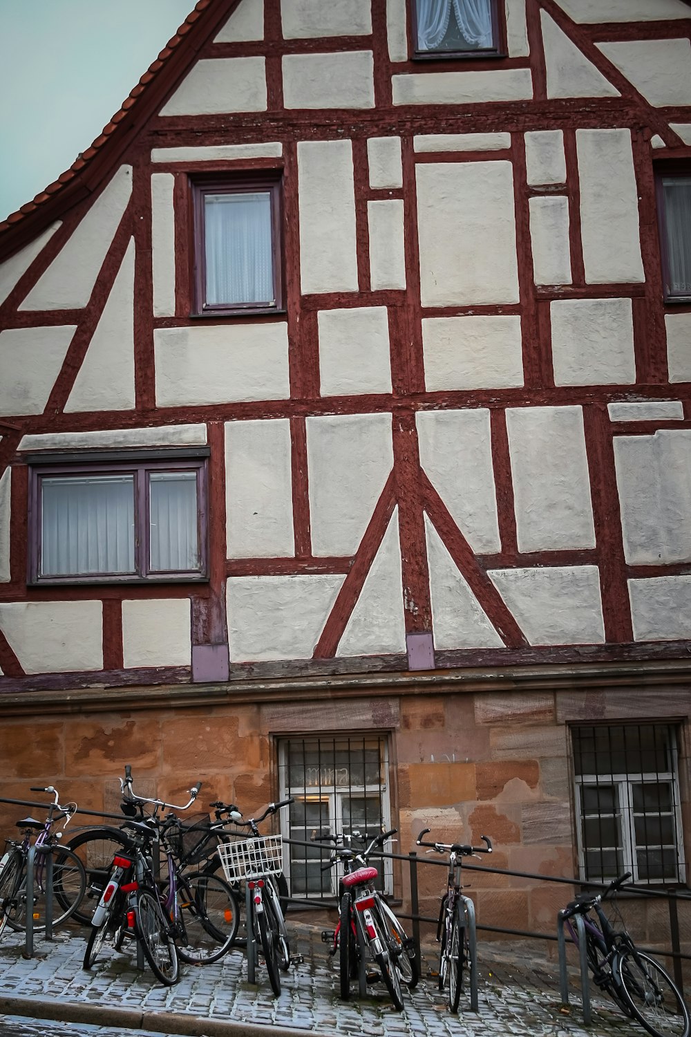 a row of bikes parked in front of a building