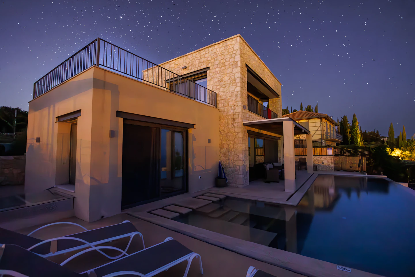 New villa with pool above Kumbor