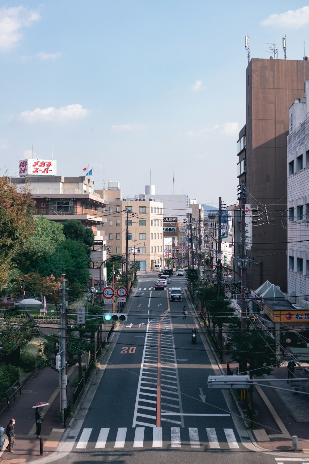 a city street filled with traffic next to tall buildings