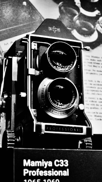 a black and white photo of a camera