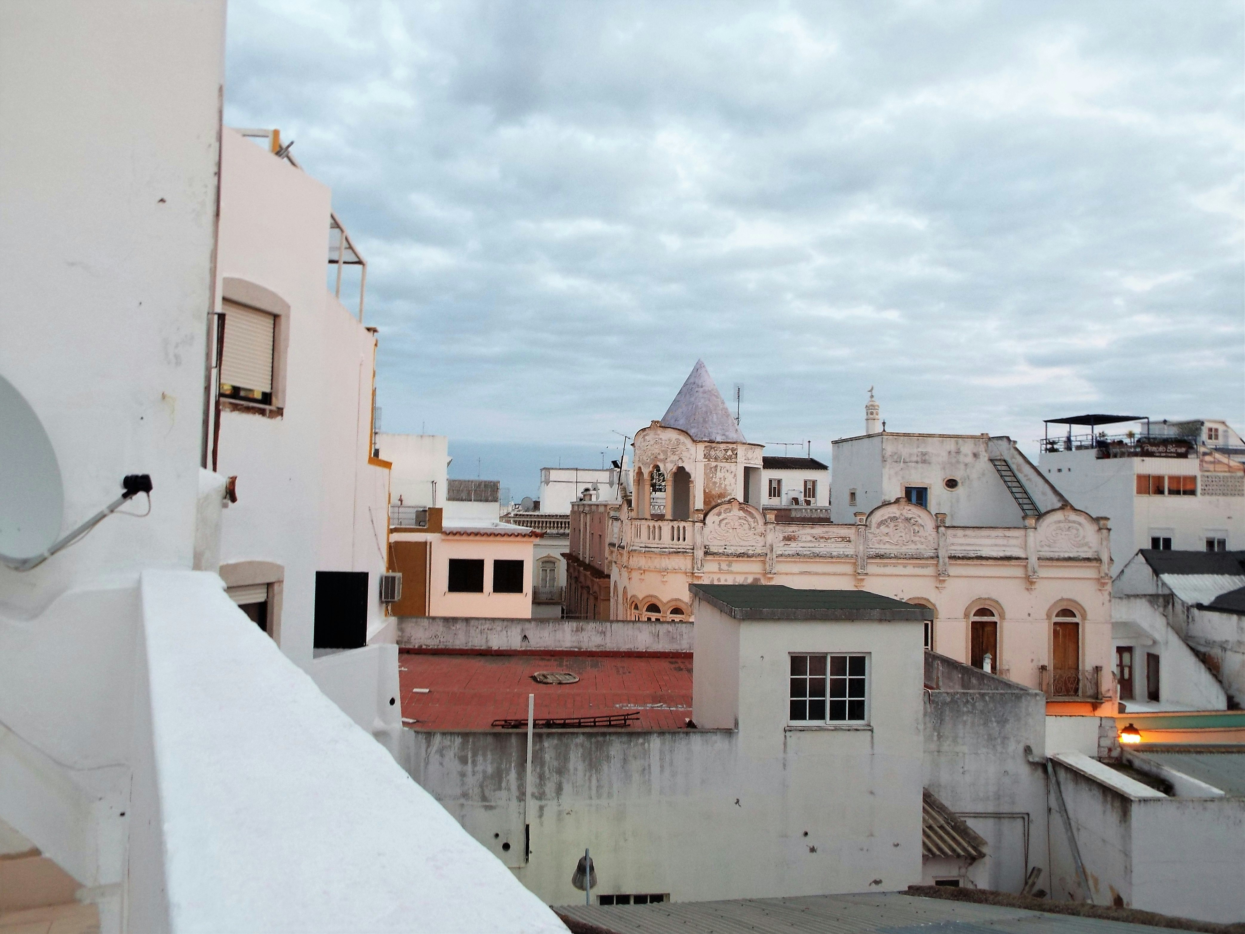 Image de Budget DJ afro-house pour une soirée privée sur un rooftop à Marseille : guide 2025