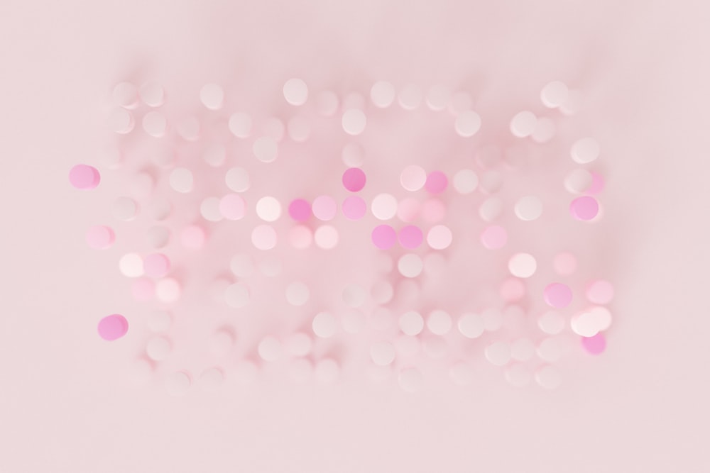 a blurry photo of pink and white circles