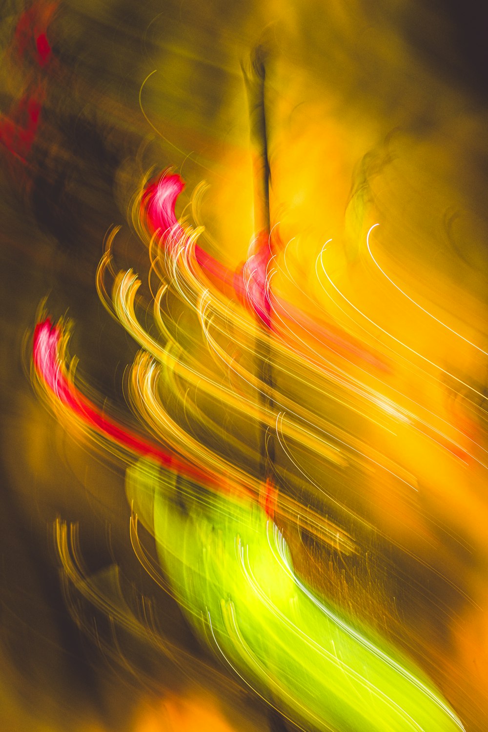 a blurry photo of a street light