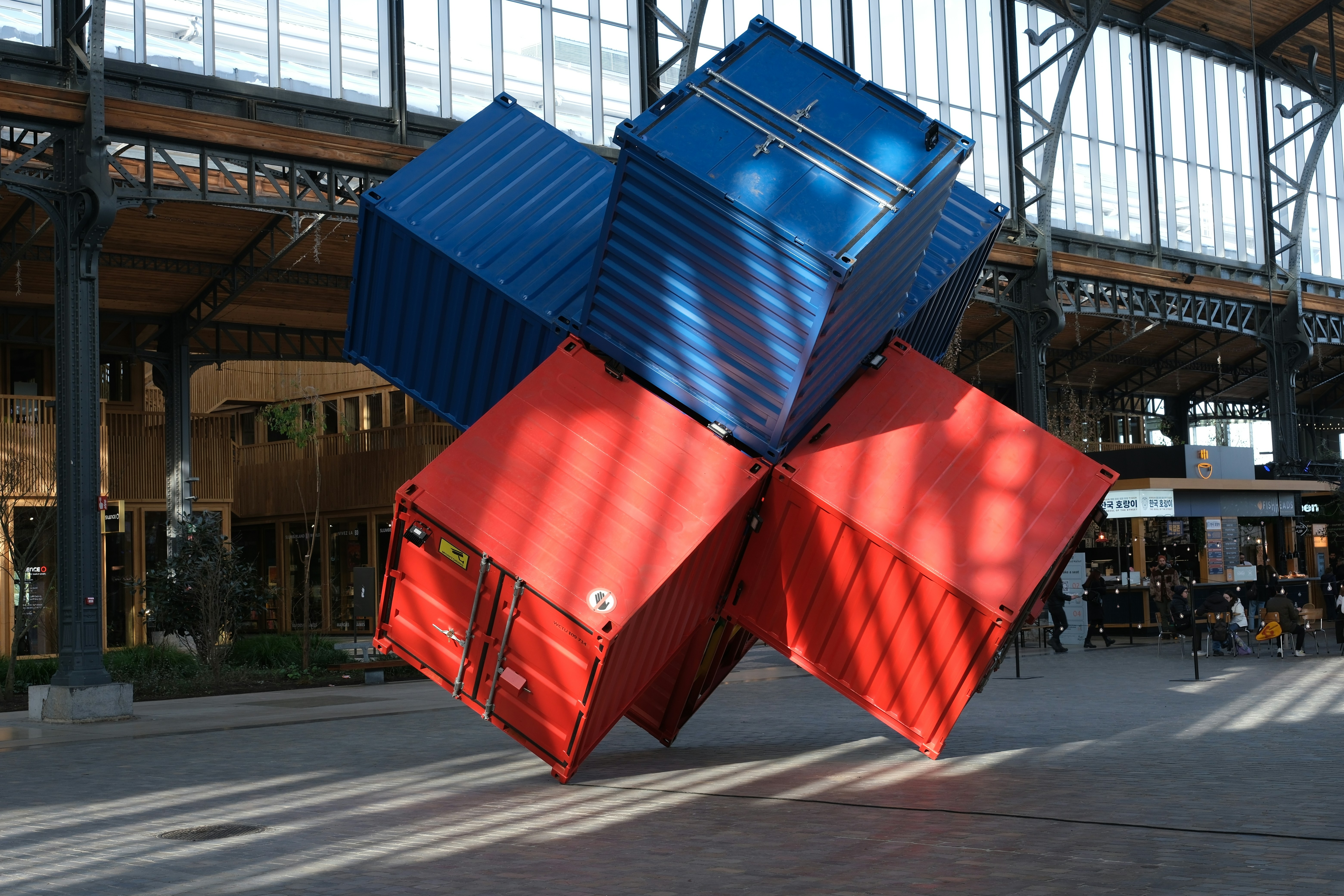 diagram showing the external and internal dimensions of a 40ft high cube container - 40 high cube container capacity