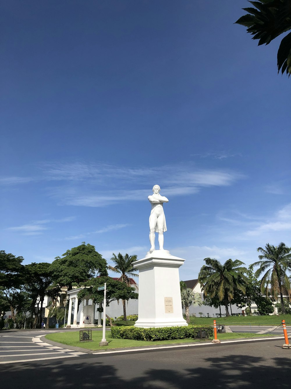 a statue of a man standing in the middle of a street