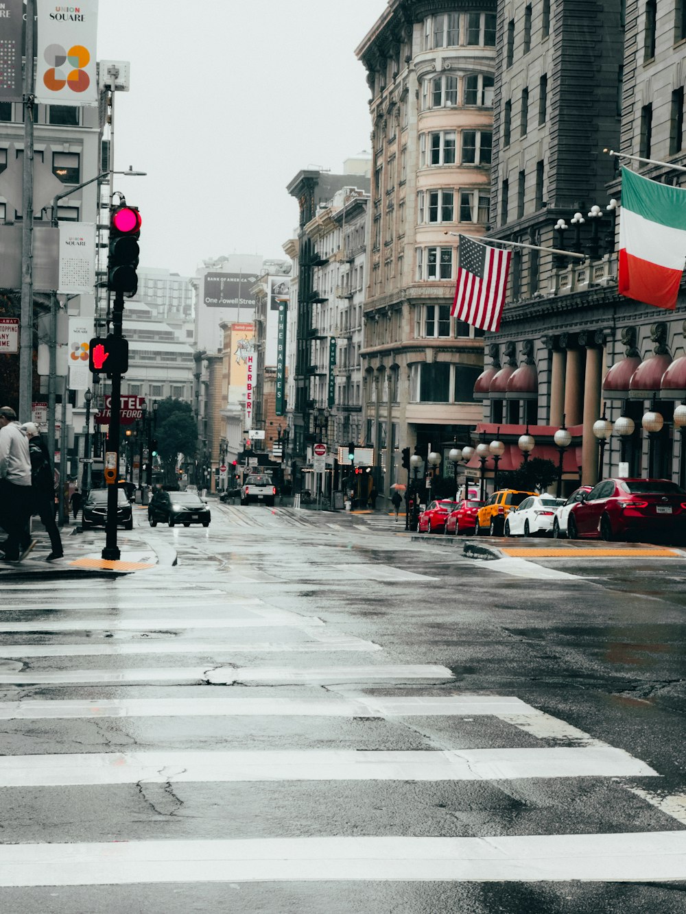 a city street filled with lots of traffic next to tall buildings