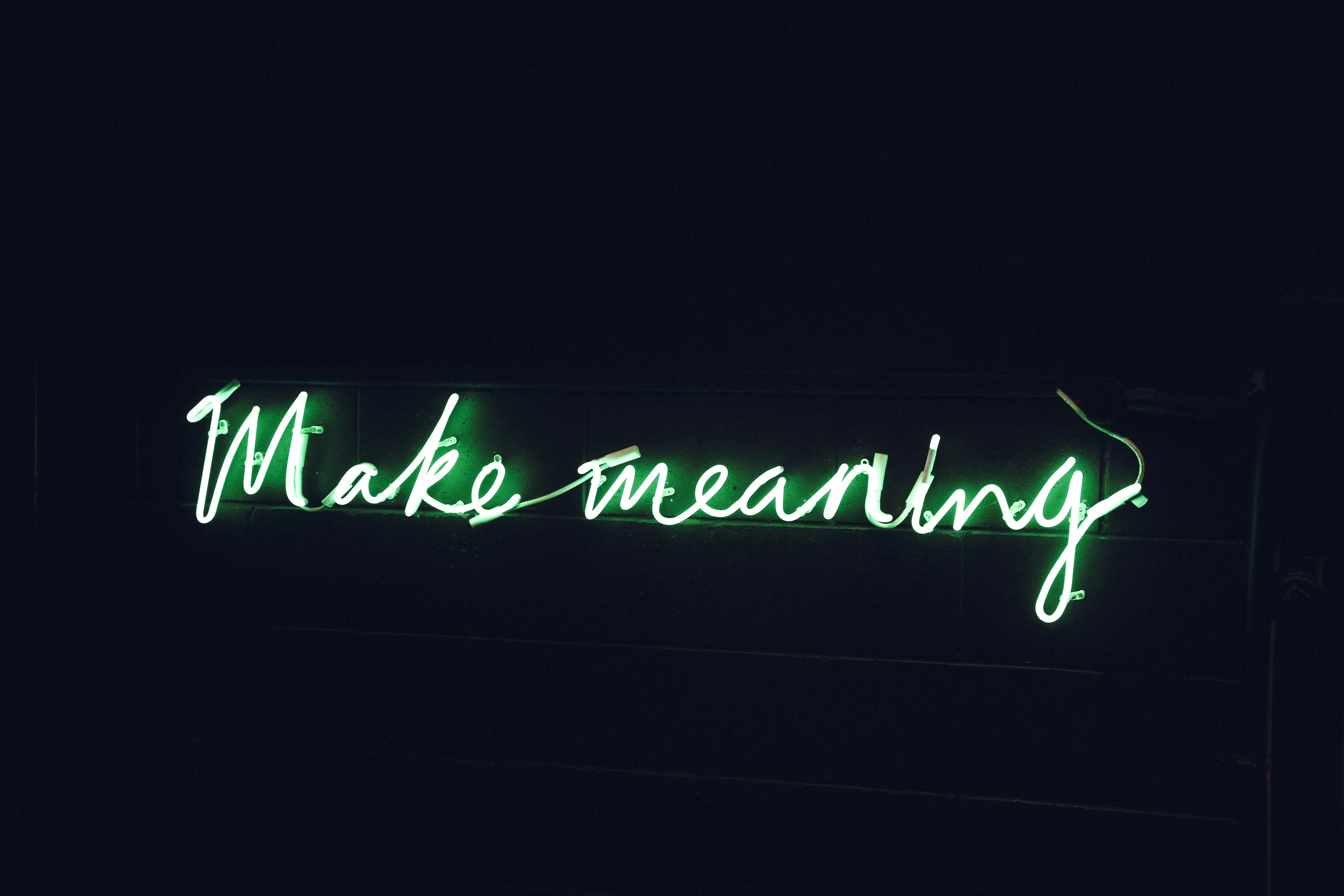 a green neon sign that says make me dreaming