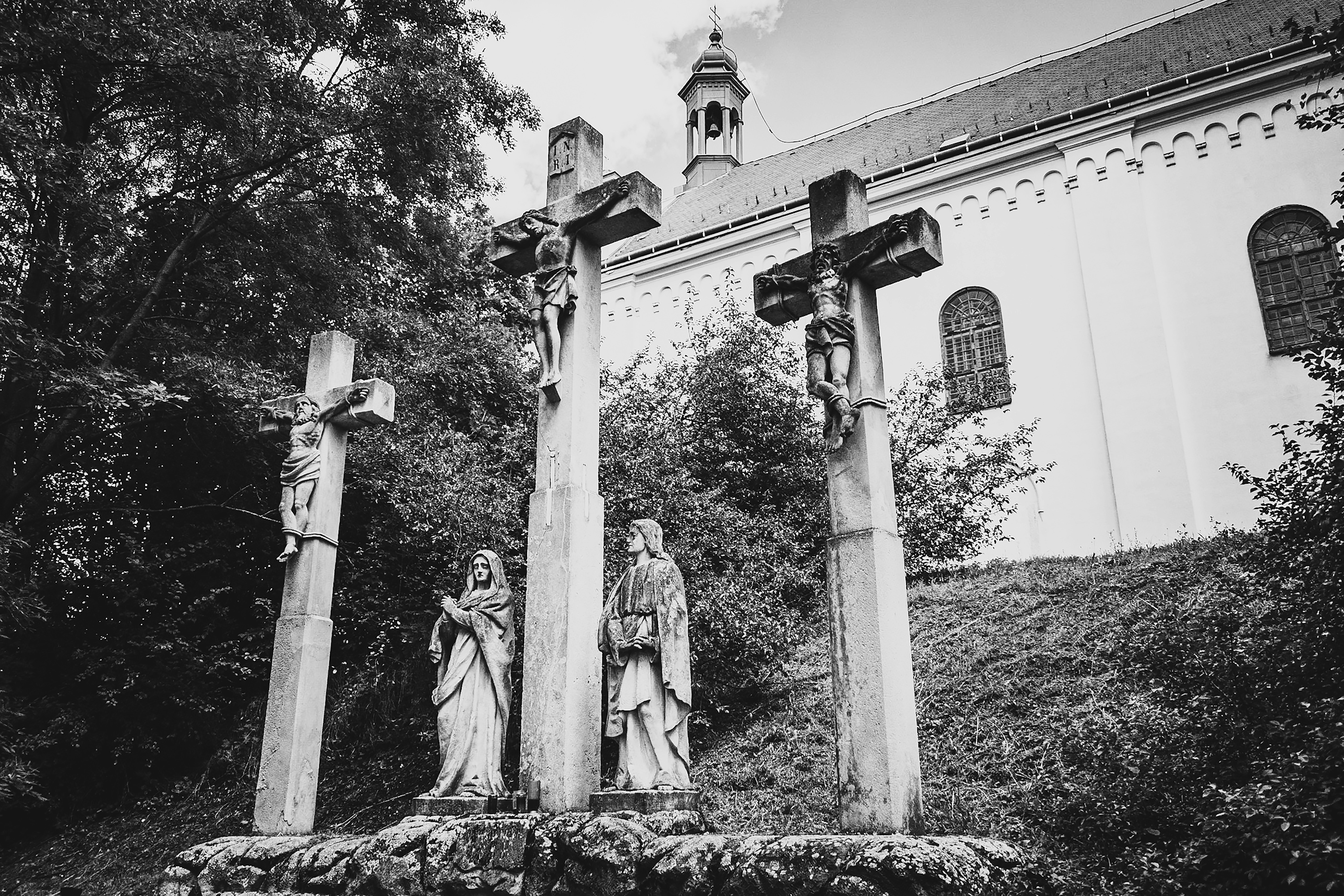 a black and white photo of statues in front of a building