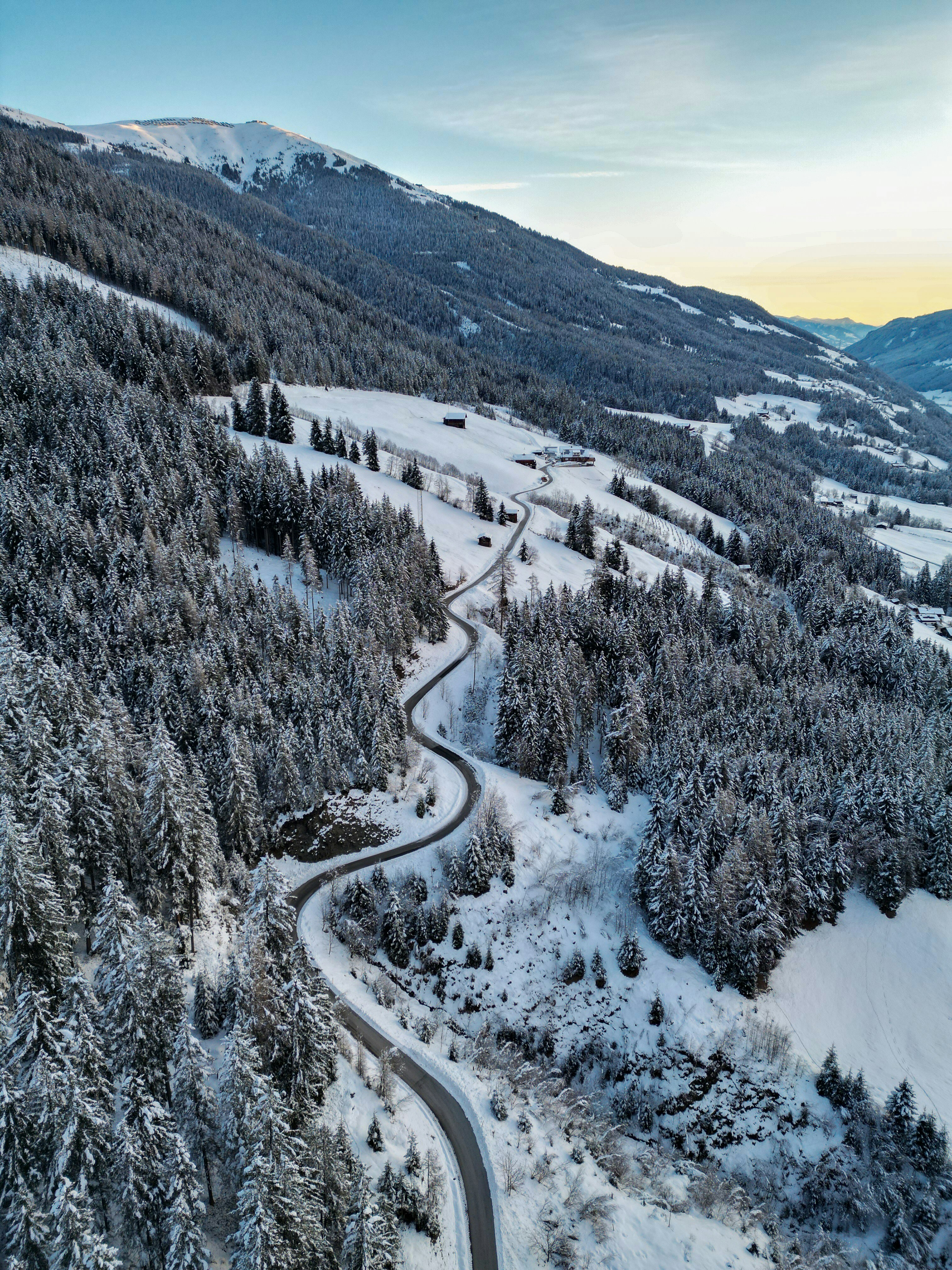 Photo by danieldiemer