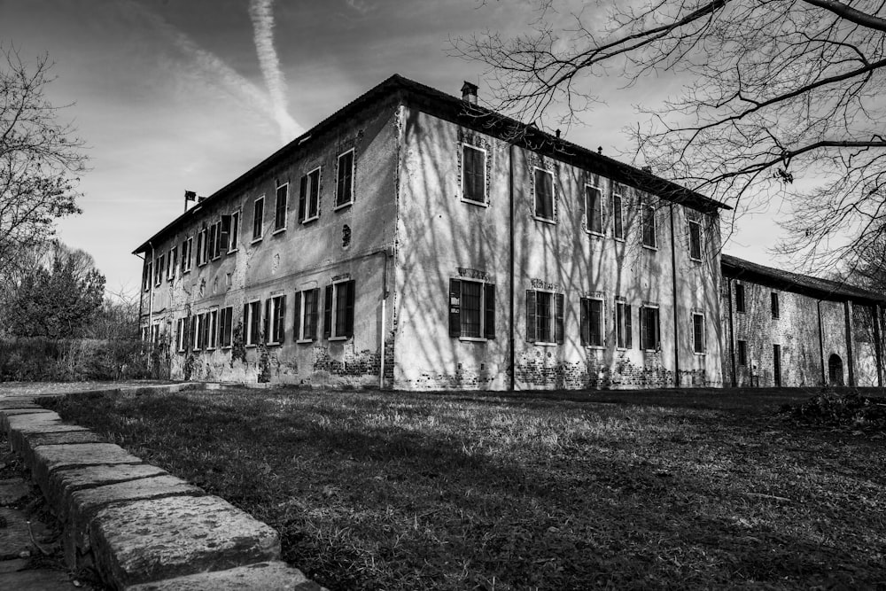 a black and white photo of an old building