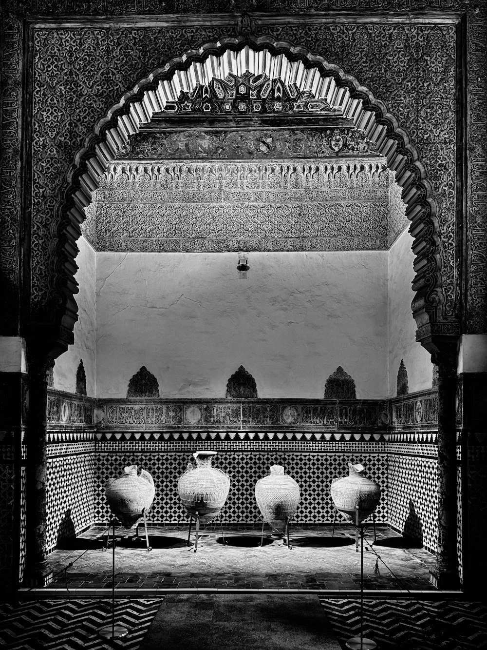 a black and white photo of some vases in a room