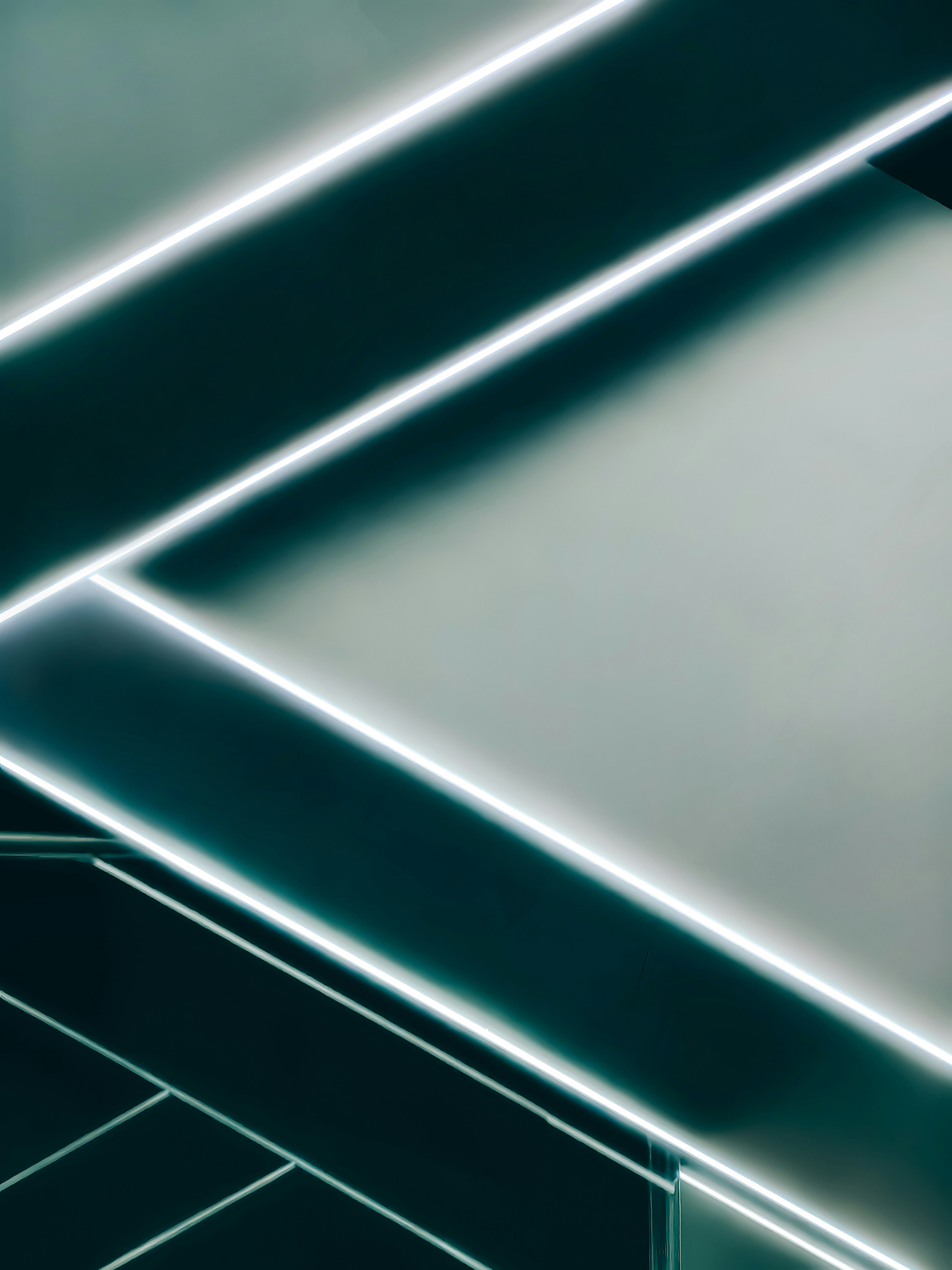 uma foto em preto e branco de um espelho