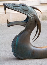 une statue de dragon à niort