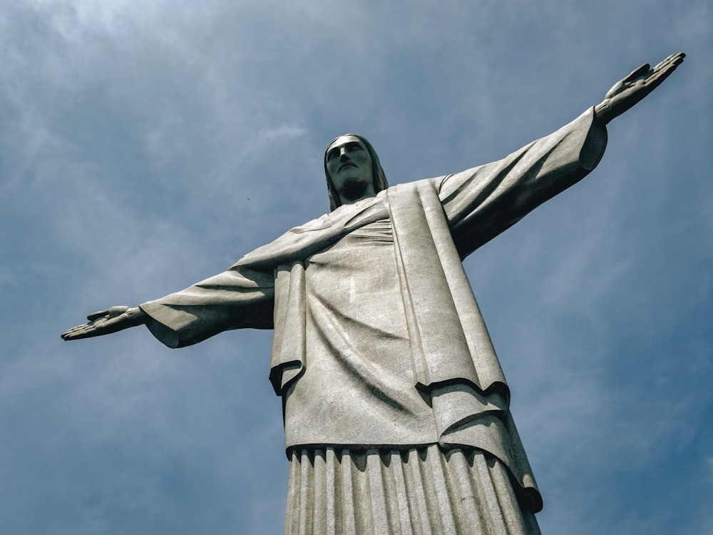 a statue of jesus is shown against a blue sky
