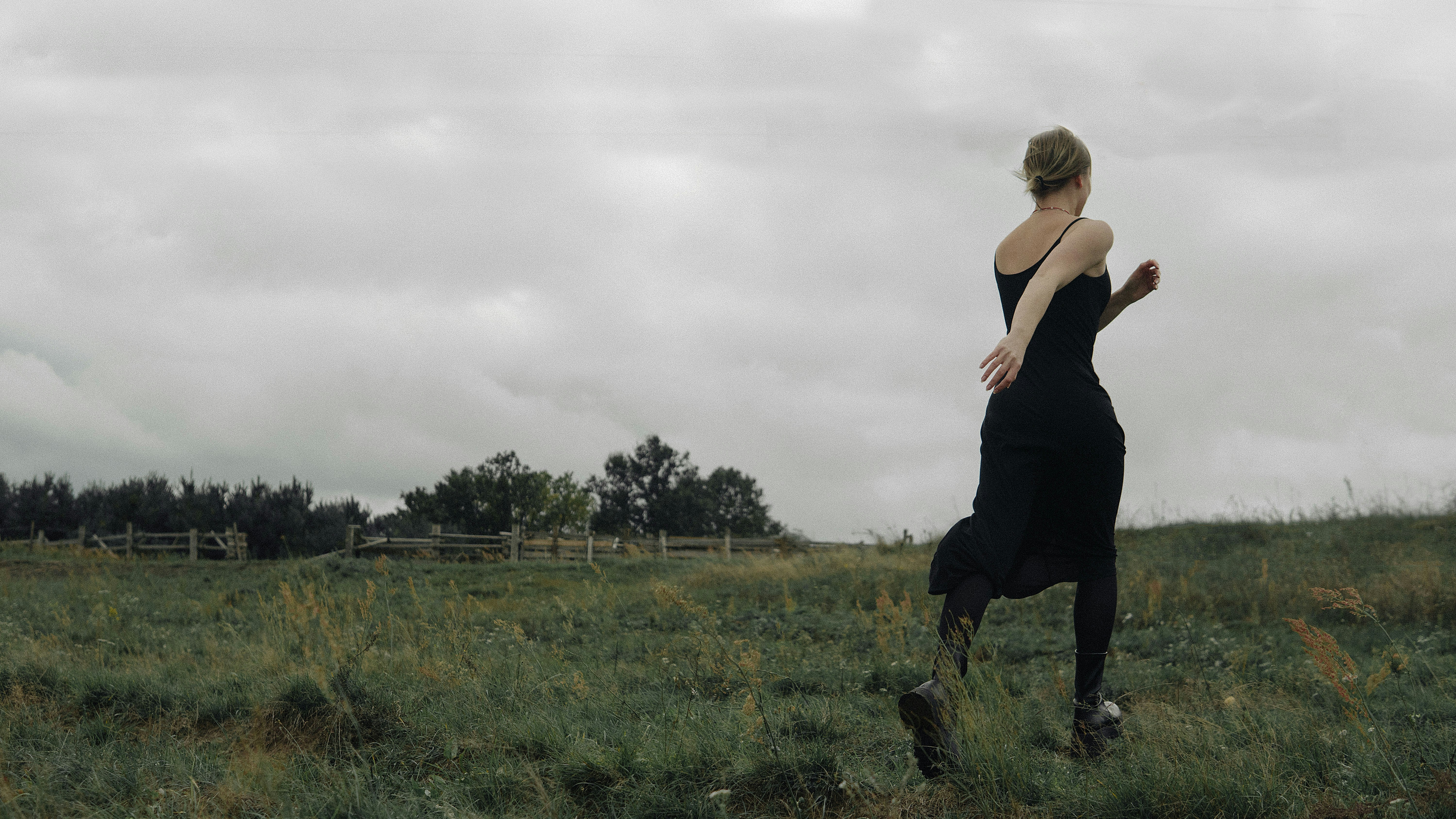 Prestaňte sa snažiť o dokonalosť: Oslava tela a sebaprijatie