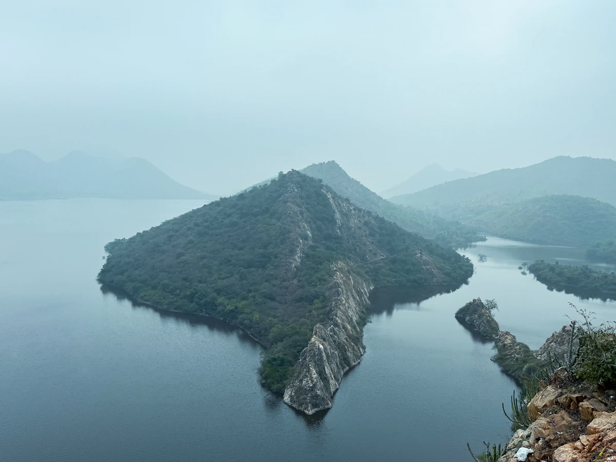 A large lake surrounded by the Aravalli hills
