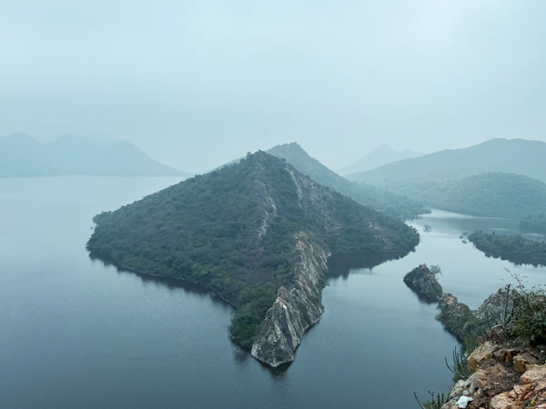A large lake surrounded by the Aravalli hills