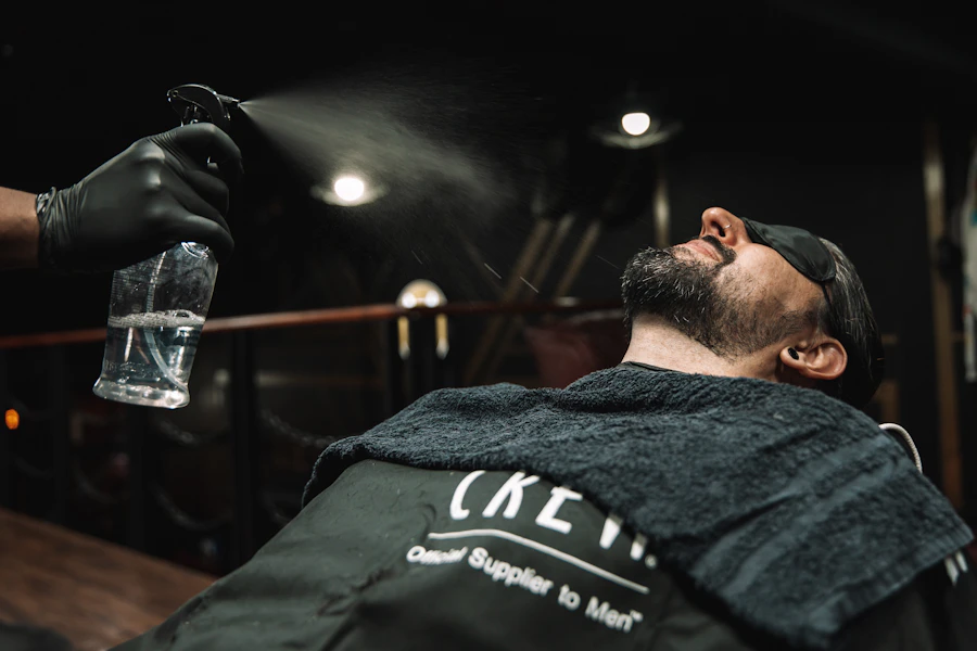 Servicio de barba con toalla y producto de acabado