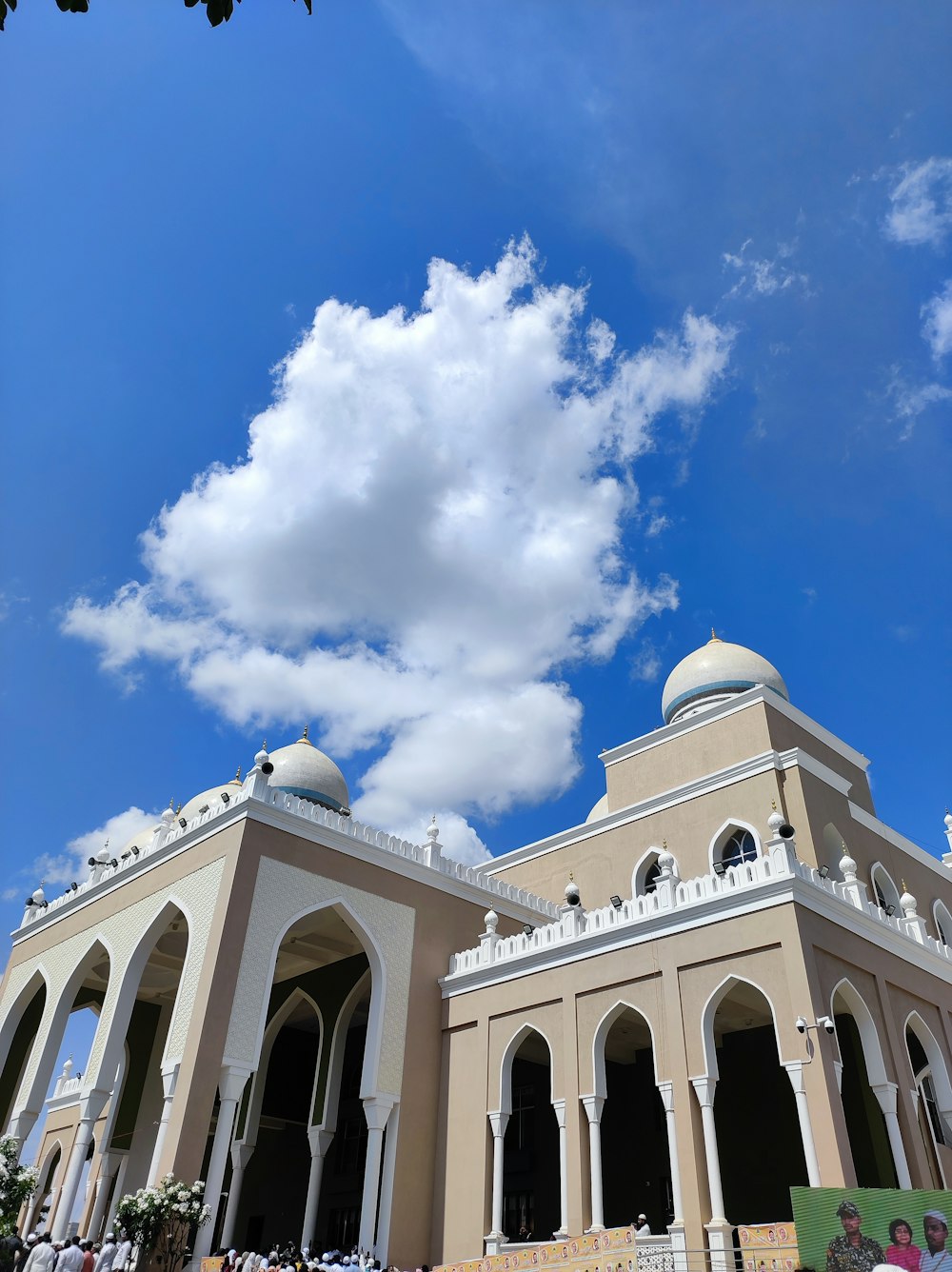 a large building with a sky background