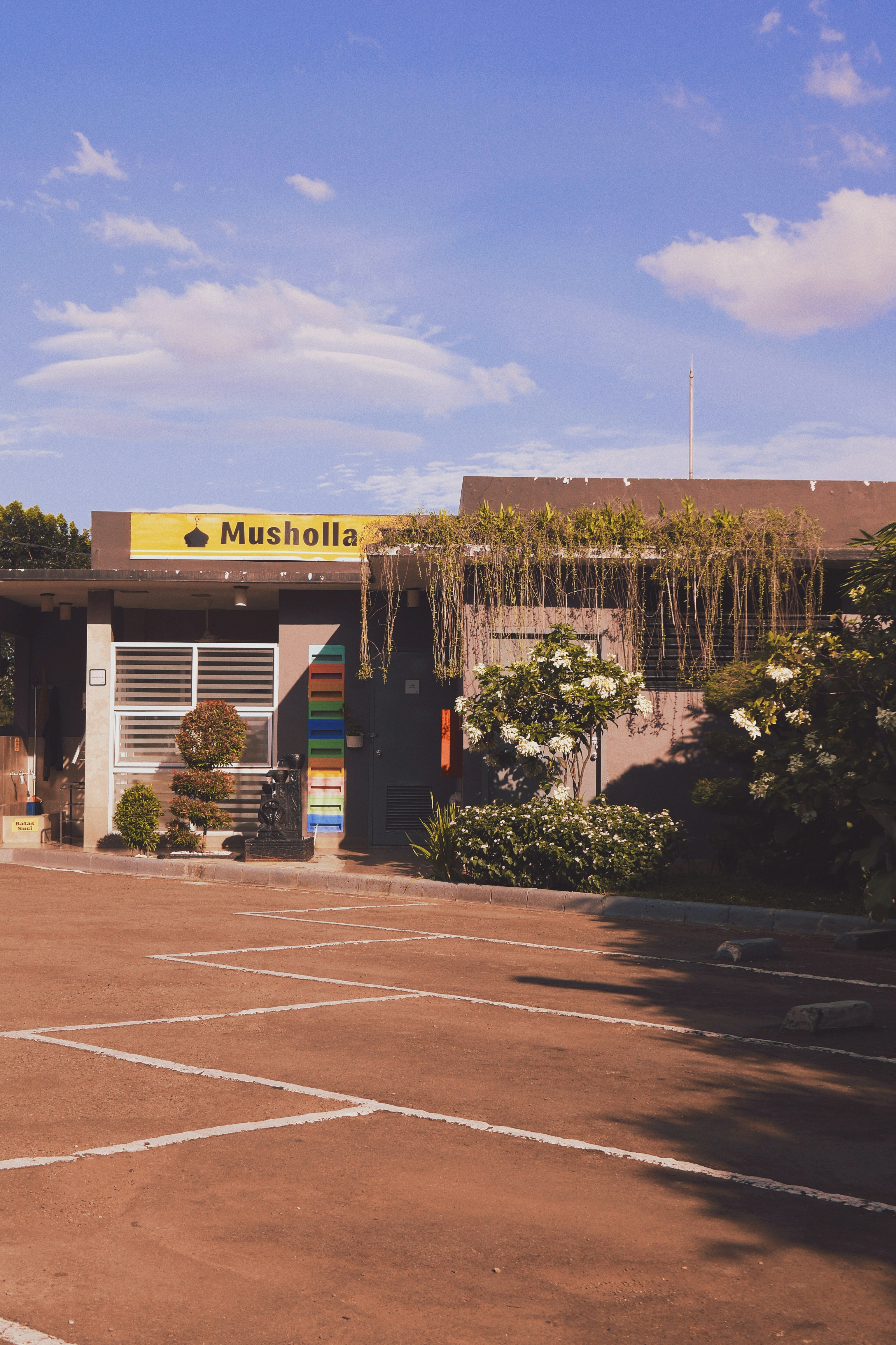 an empty parking lot in front of a building
