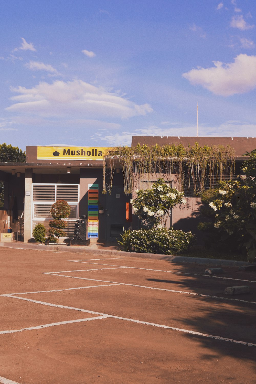 an empty parking lot in front of a building