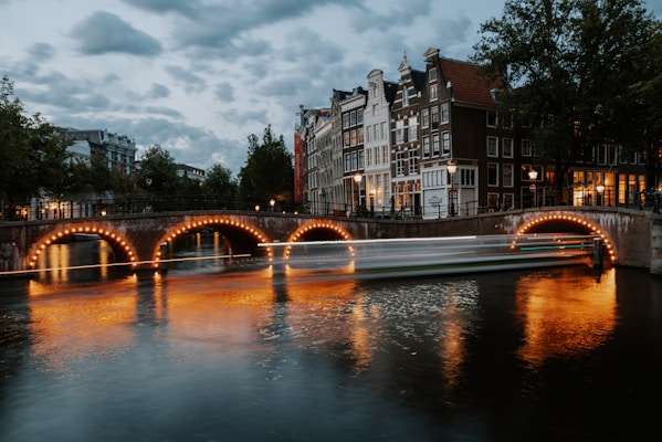 splendide vue d amsterdam, des ses maisons et canal