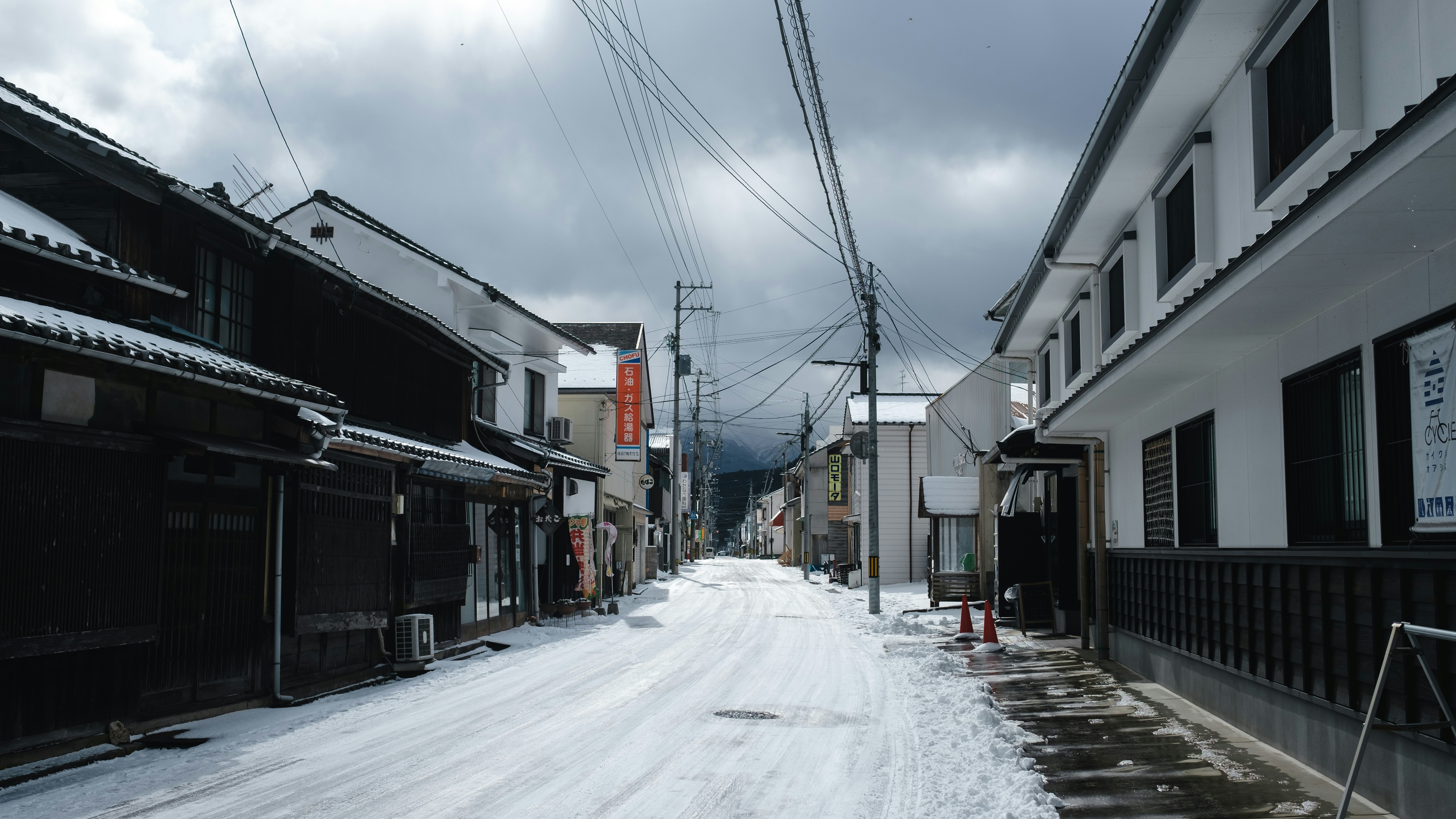 Winter Earthquake Survival: Japan Power Outage & Cold Guide