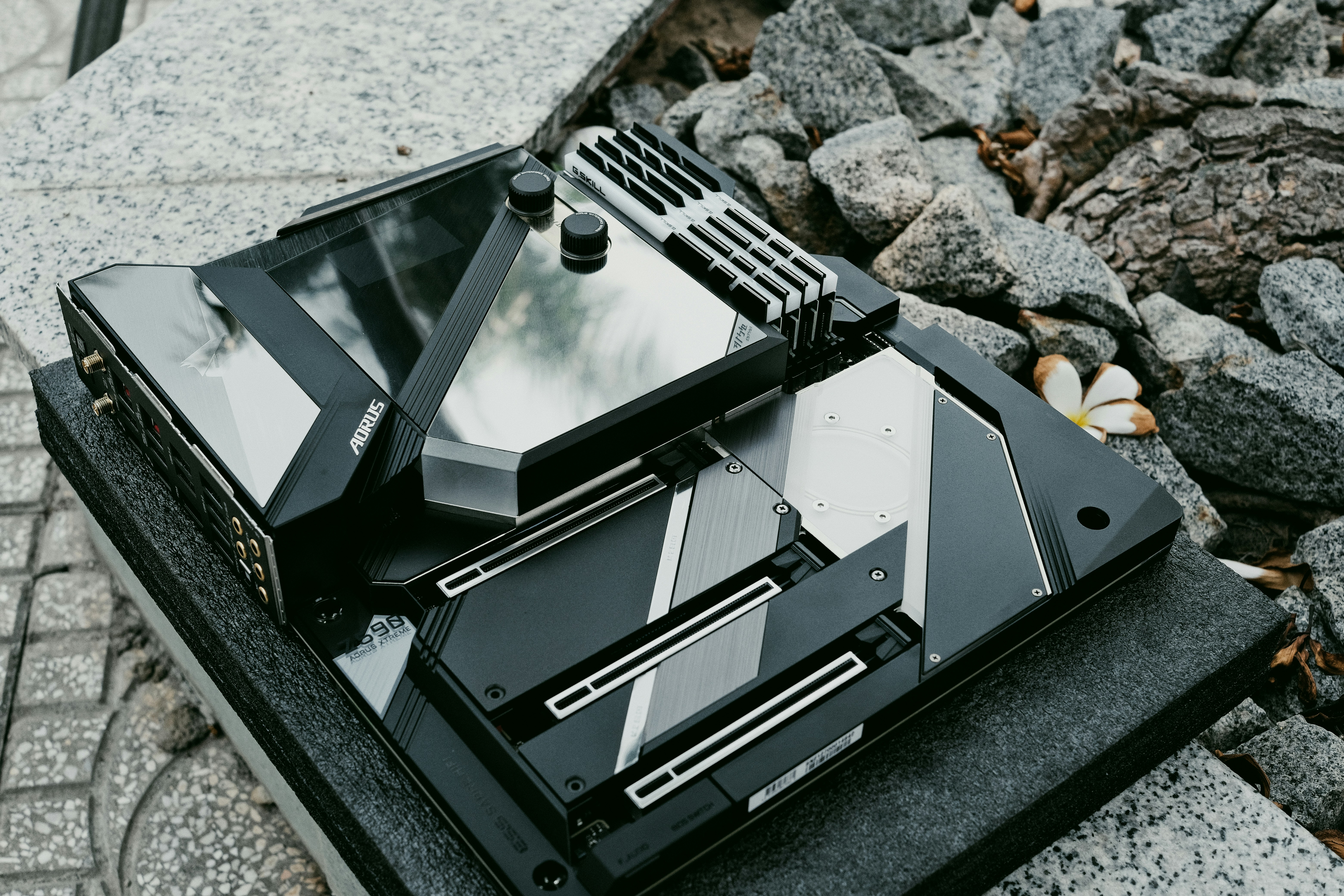 z590 aorus water force