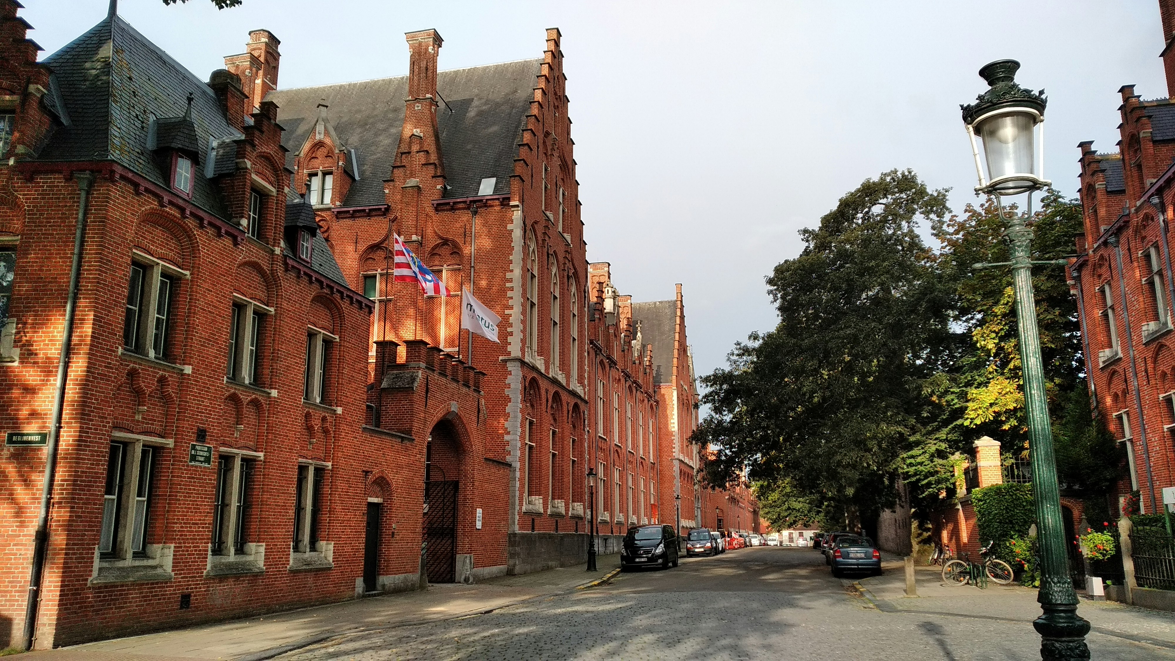 Photo by jonhybarroso