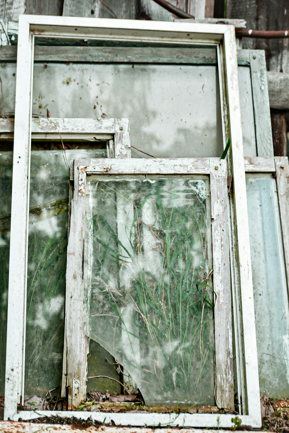 an old window sitting outside of a building