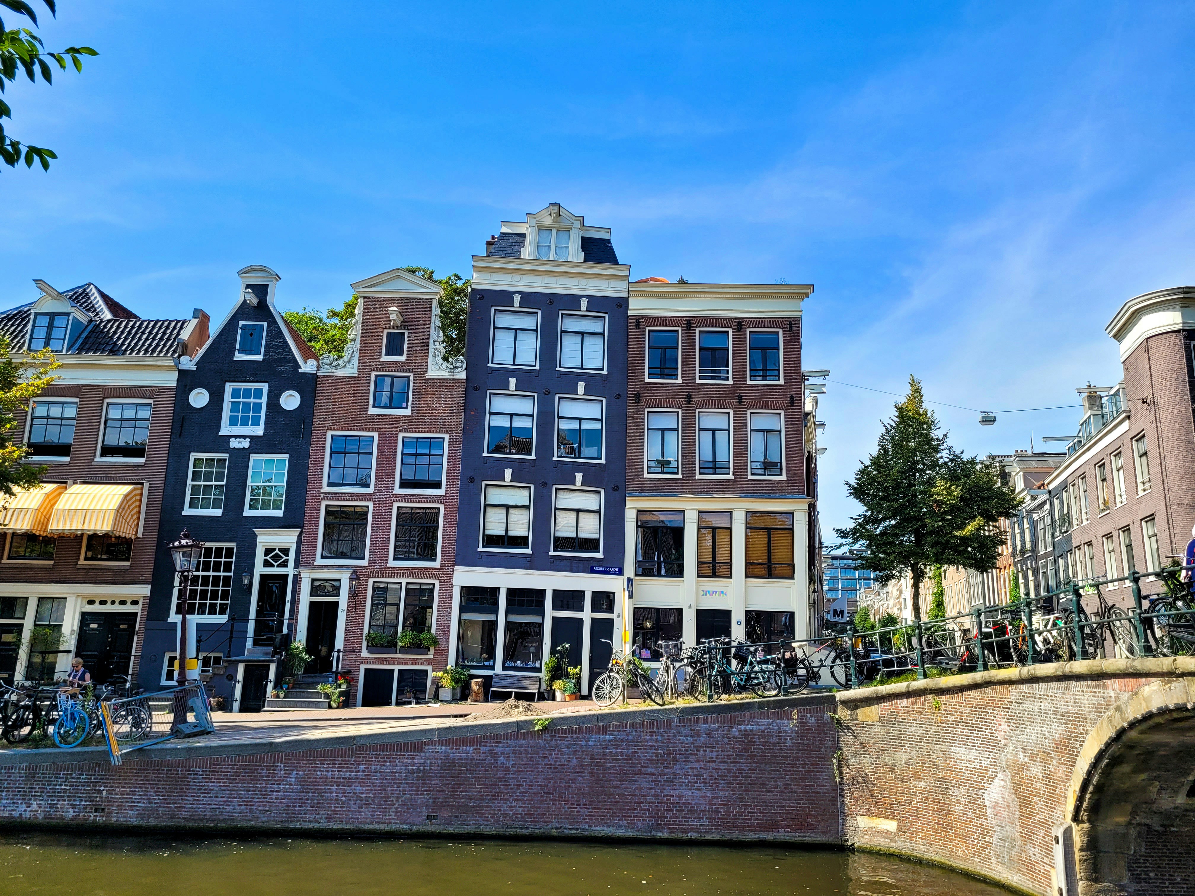 STRAAT