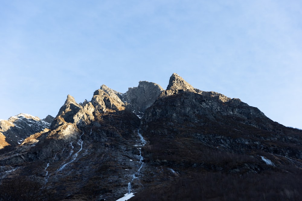 a very tall mountain with some snow on it