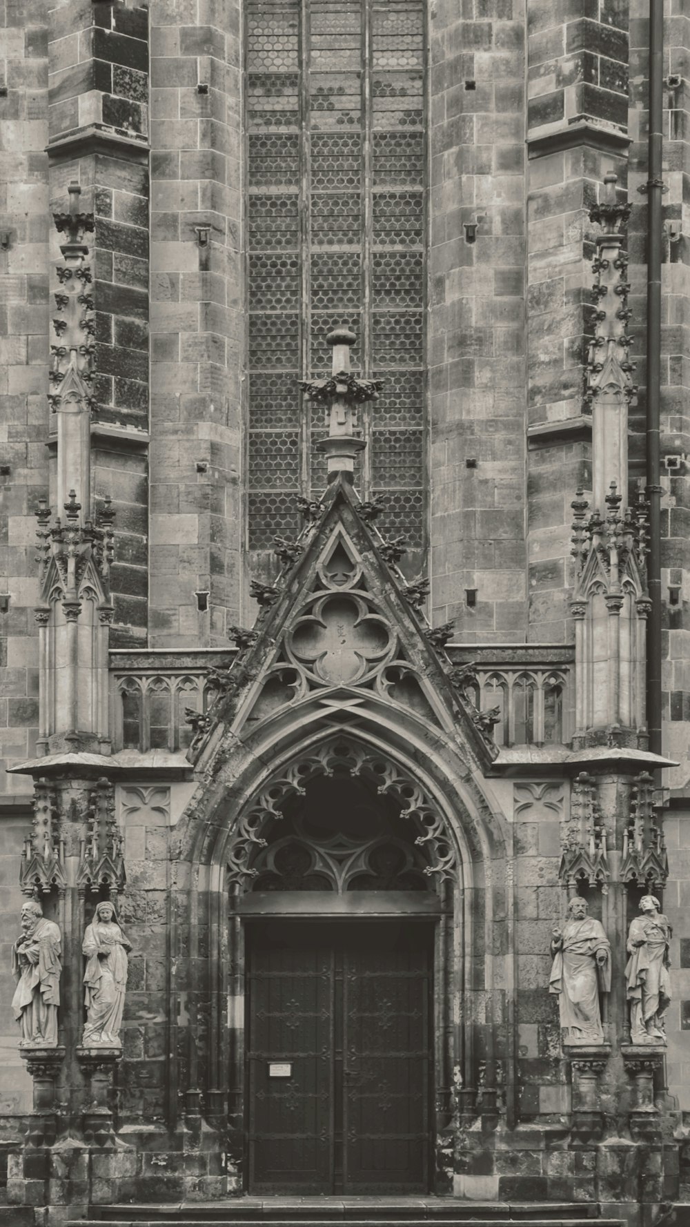 a black and white photo of a large building