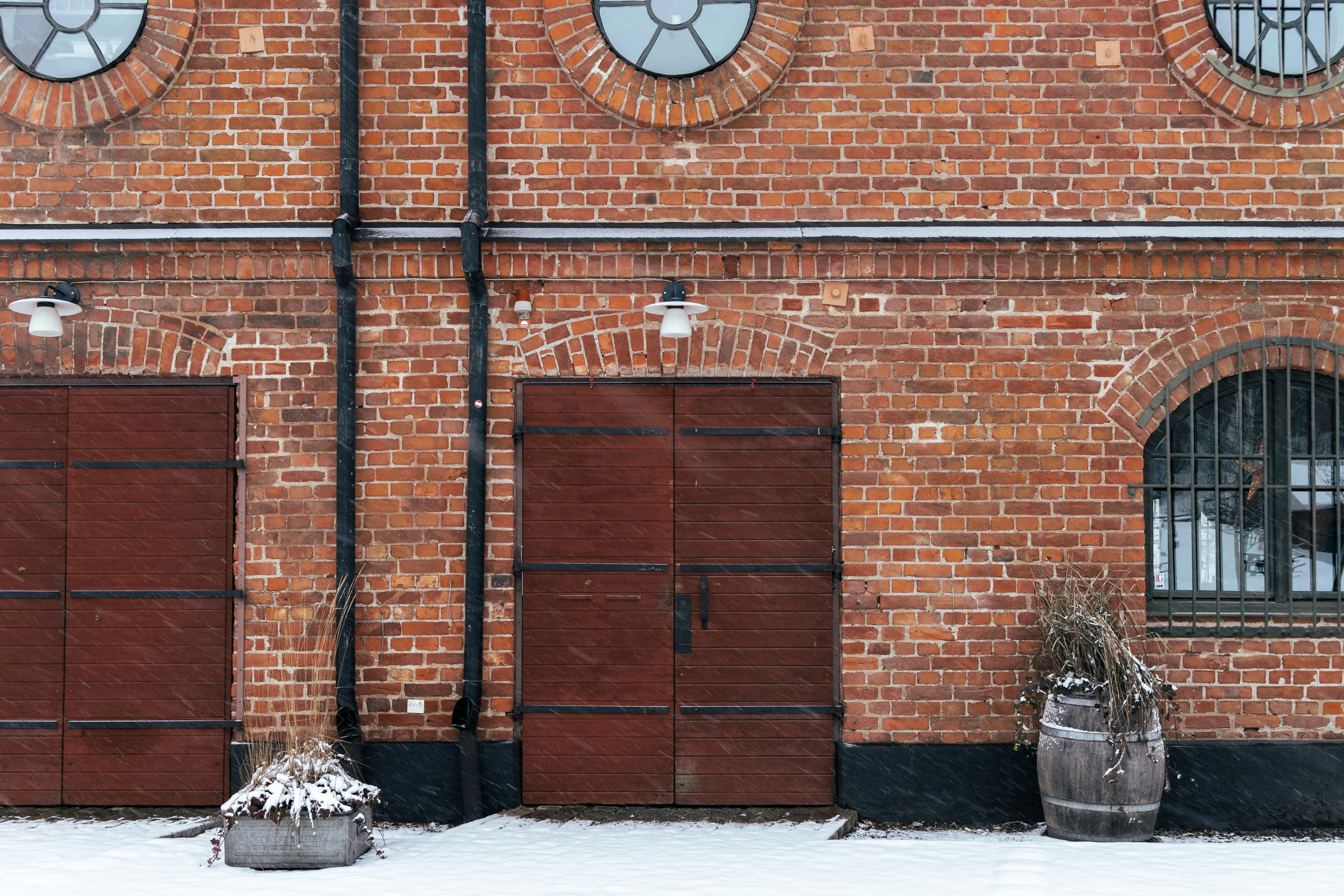 a red brick building with two round windows