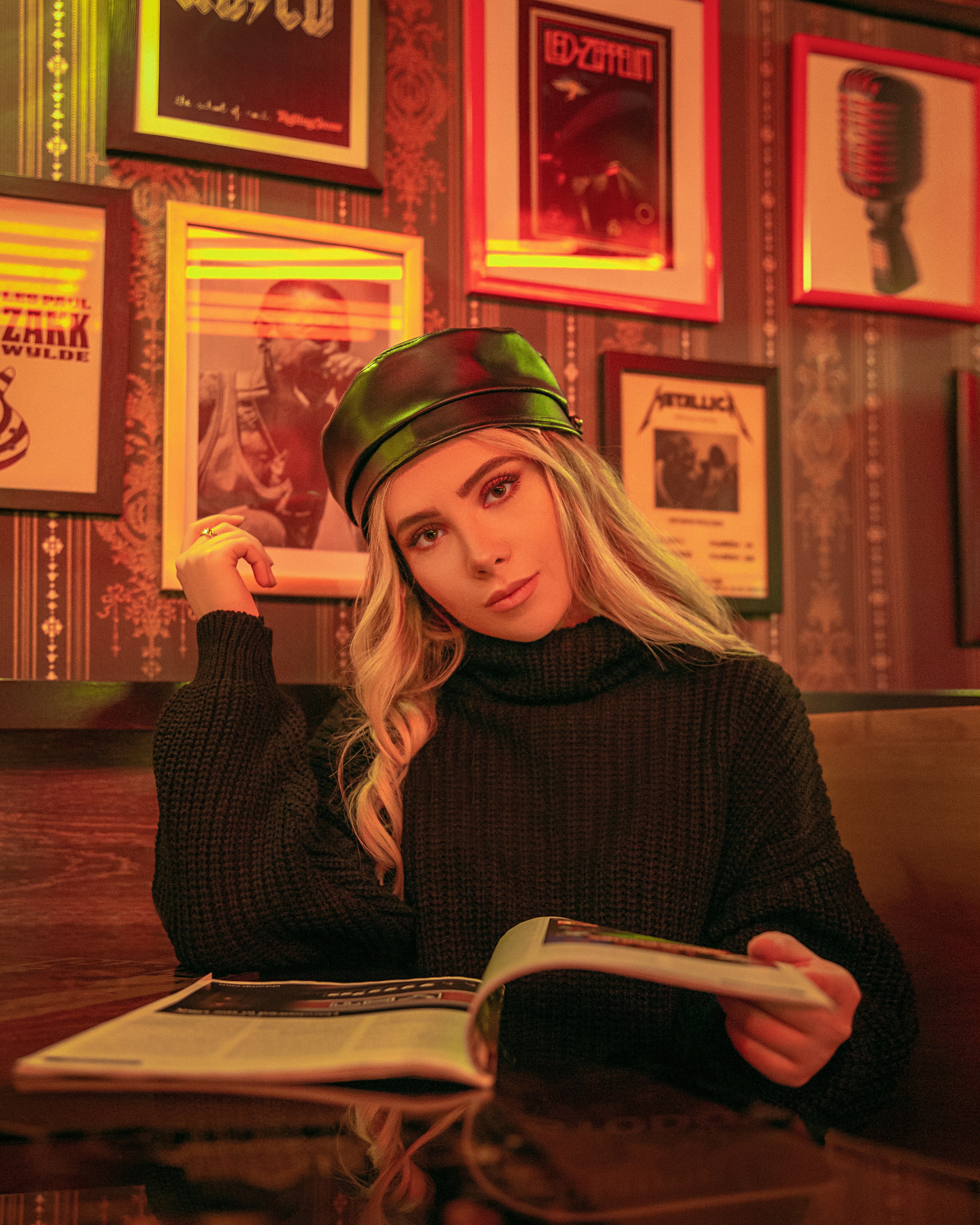 black and white bed linen