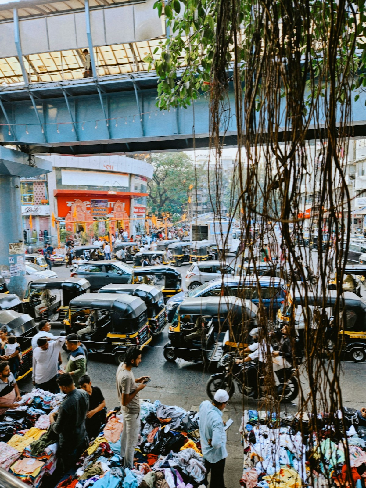 Mumbai busy street with cars and people