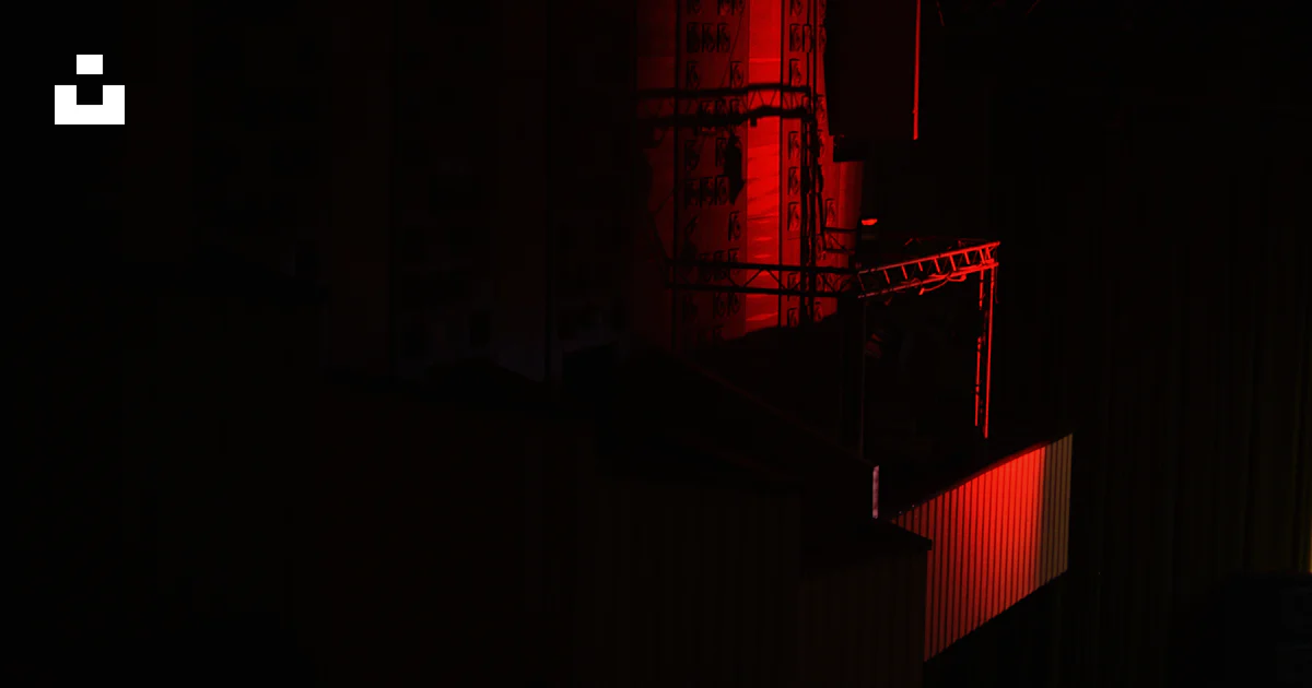 A red light is shining on a building photo – Free Ukraine Image on Unsplash