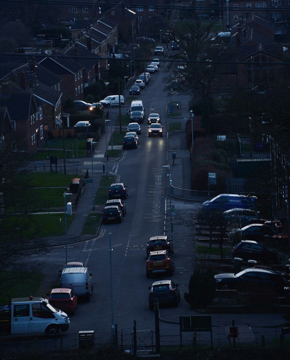 a city street filled with lots of traffic at night