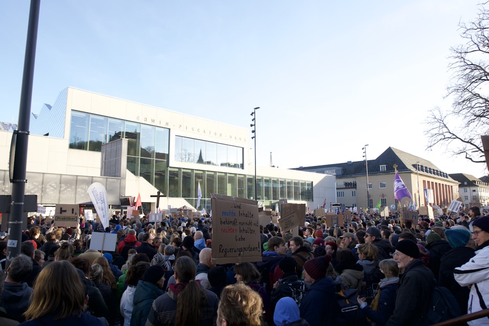 a large group of people standing outside of a building