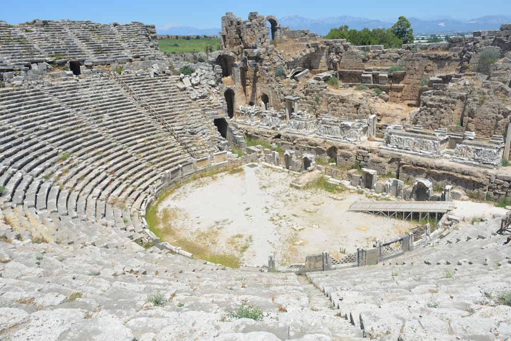 a roman amphit with a stone floor and walls