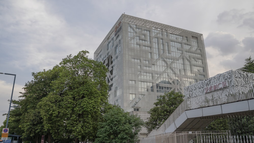 a tall building with graffiti on the side of it