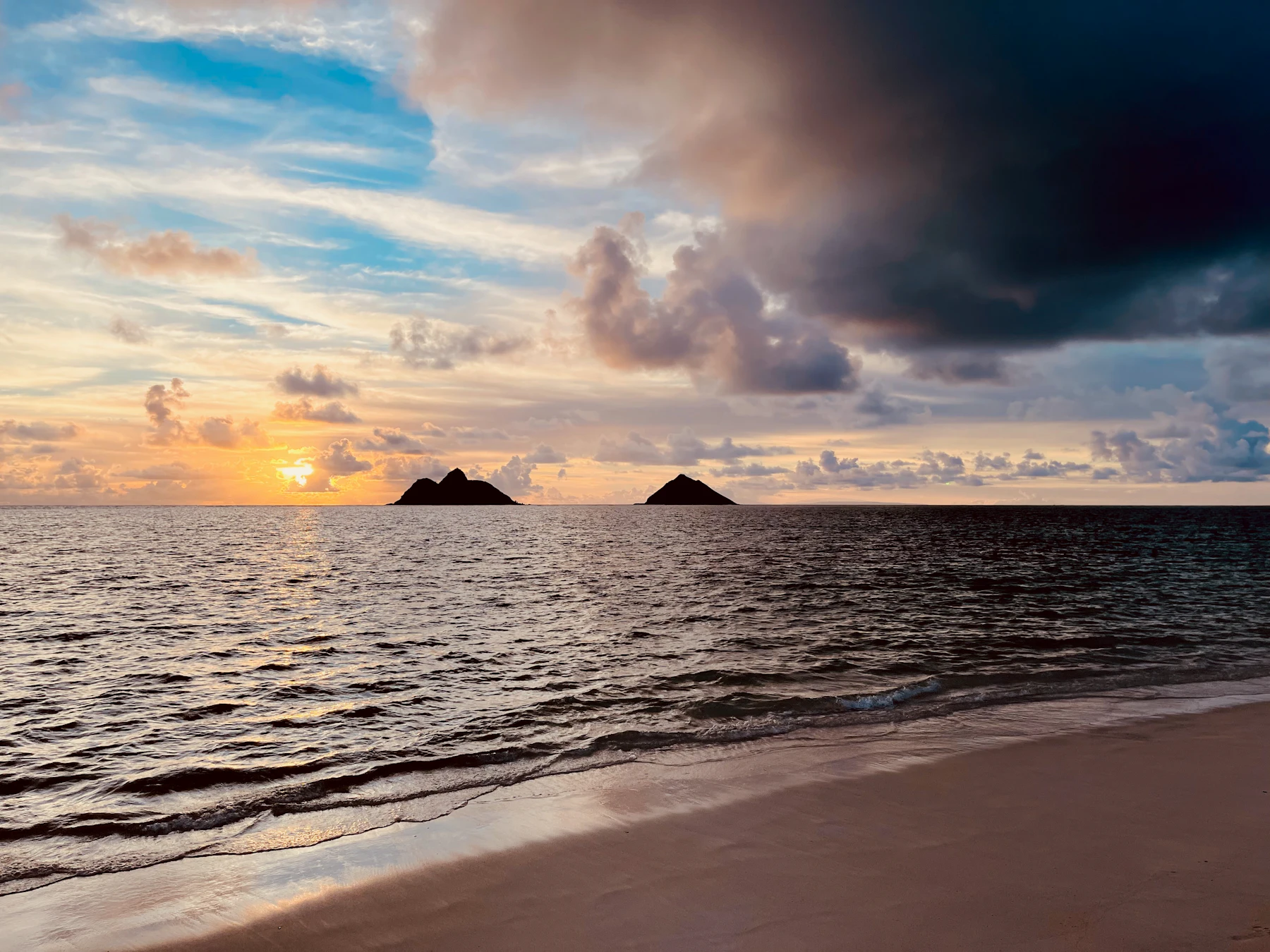 Sunrise over the Mokulua islands from Lanikai, Kailua